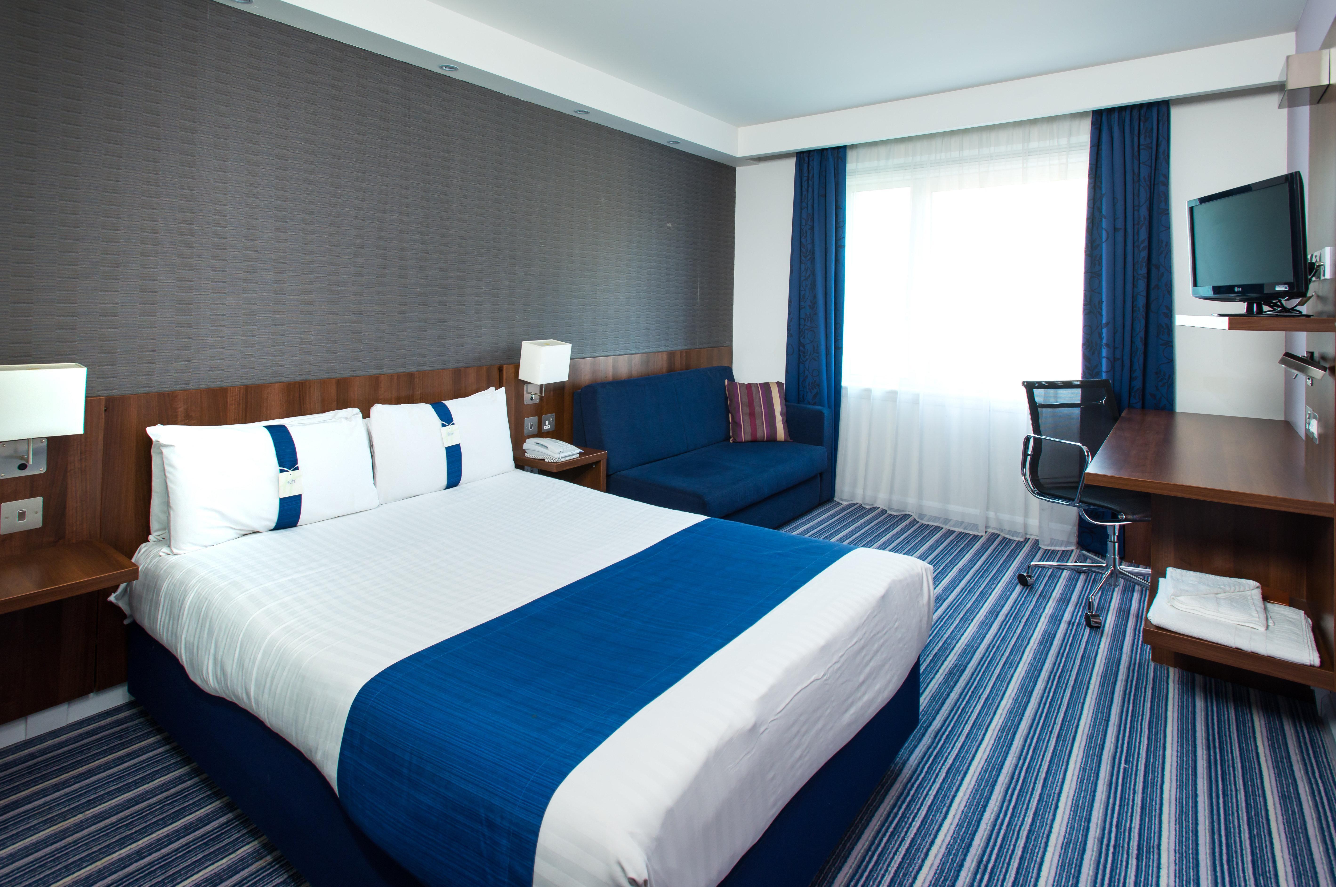Holiday Inn Express Cambridge Duxford M11 Jct 10 By Ihg Ngoại thất bức ảnh