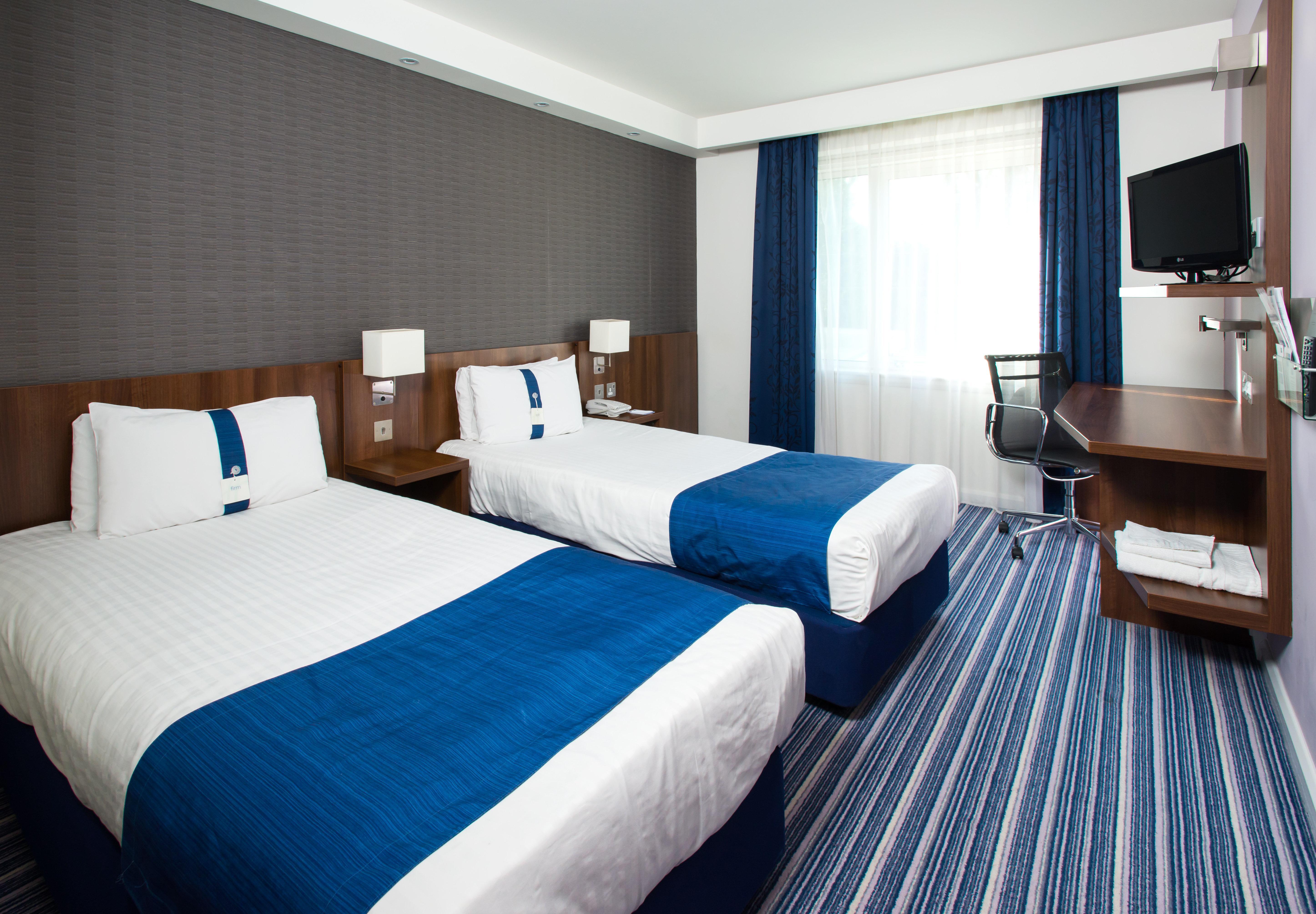 Holiday Inn Express Cambridge Duxford M11 Jct 10 By Ihg Ngoại thất bức ảnh