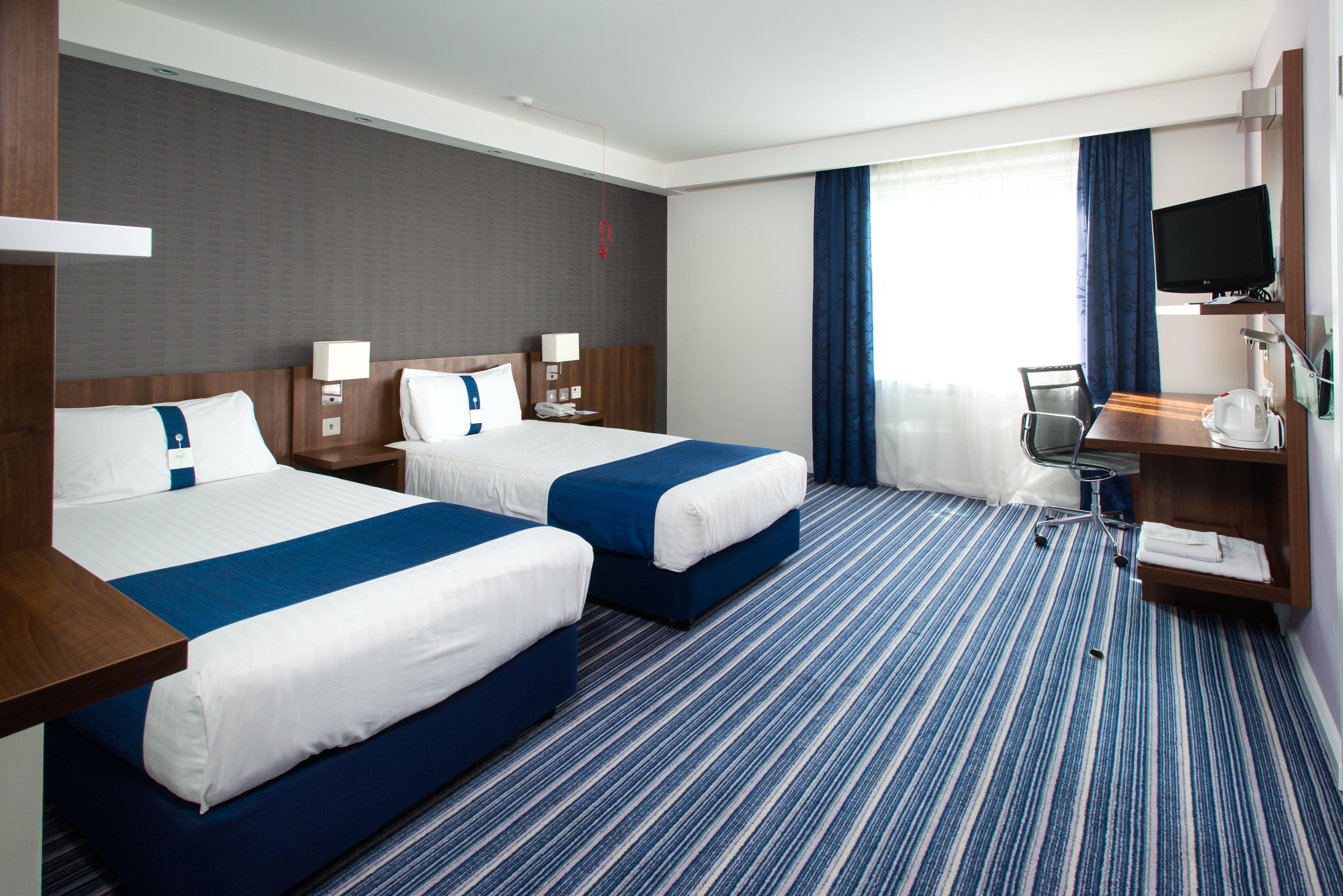 Holiday Inn Express Cambridge Duxford M11 Jct 10 By Ihg Ngoại thất bức ảnh