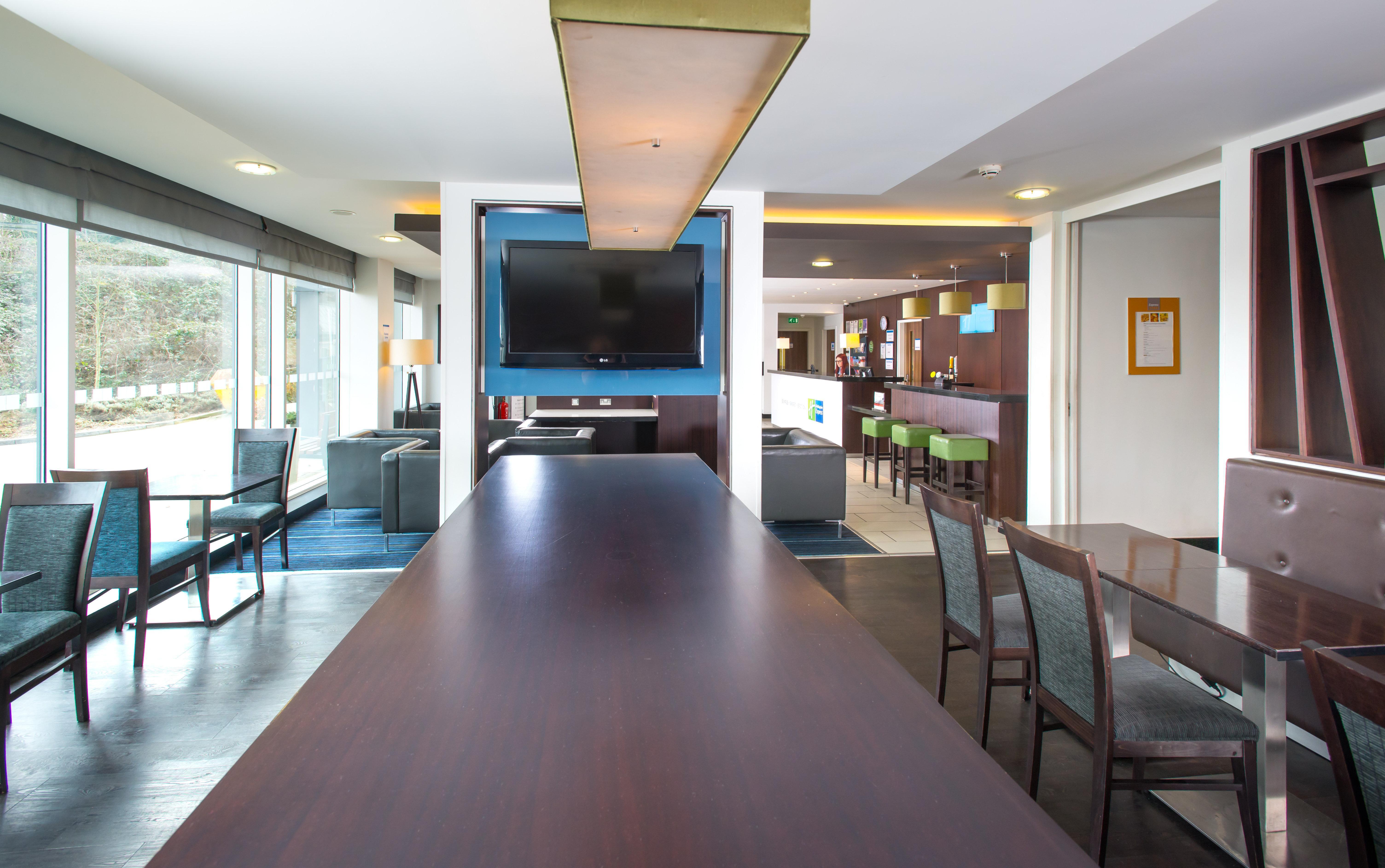 Holiday Inn Express Cambridge Duxford M11 Jct 10 By Ihg Ngoại thất bức ảnh