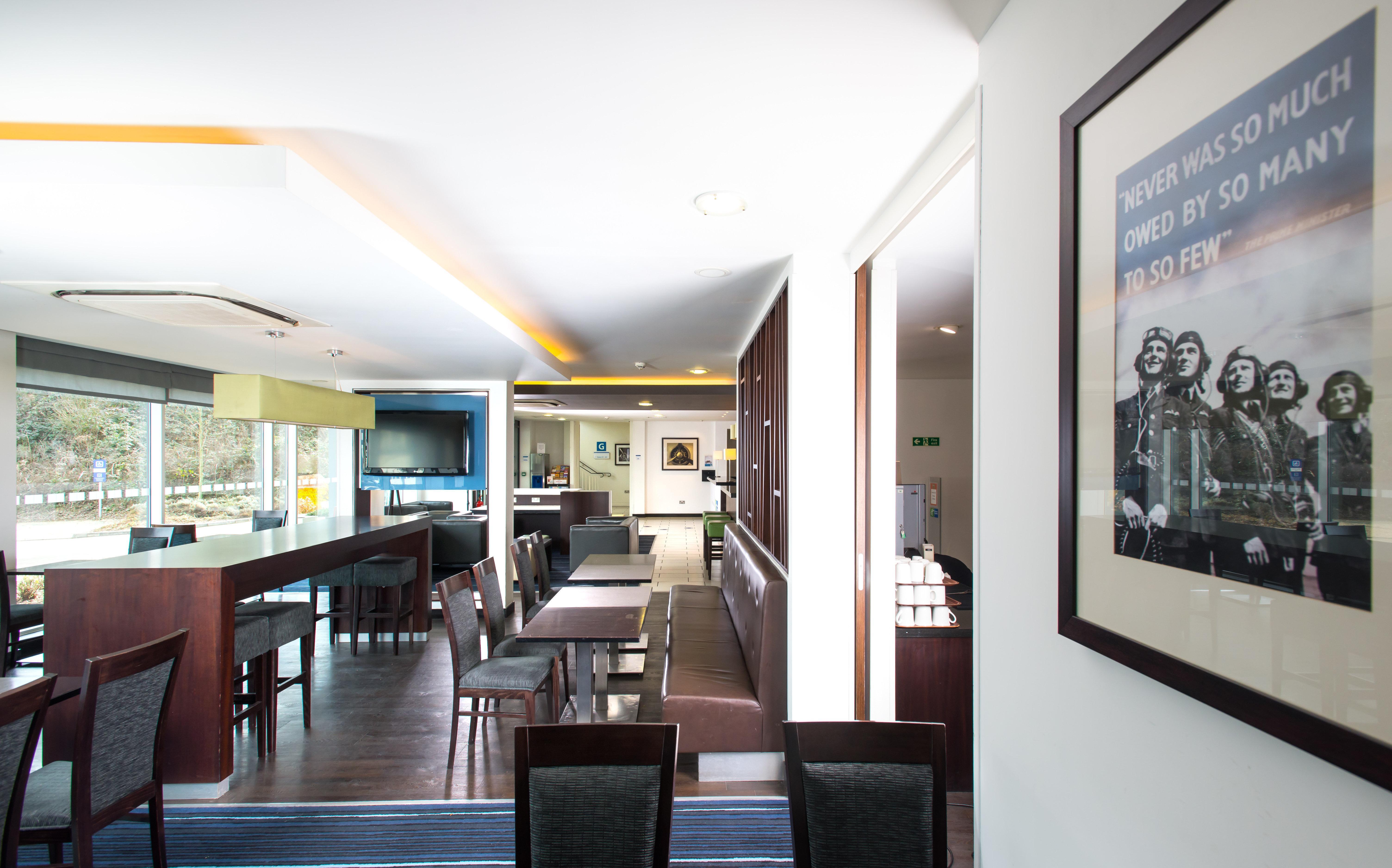 Holiday Inn Express Cambridge Duxford M11 Jct 10 By Ihg Ngoại thất bức ảnh