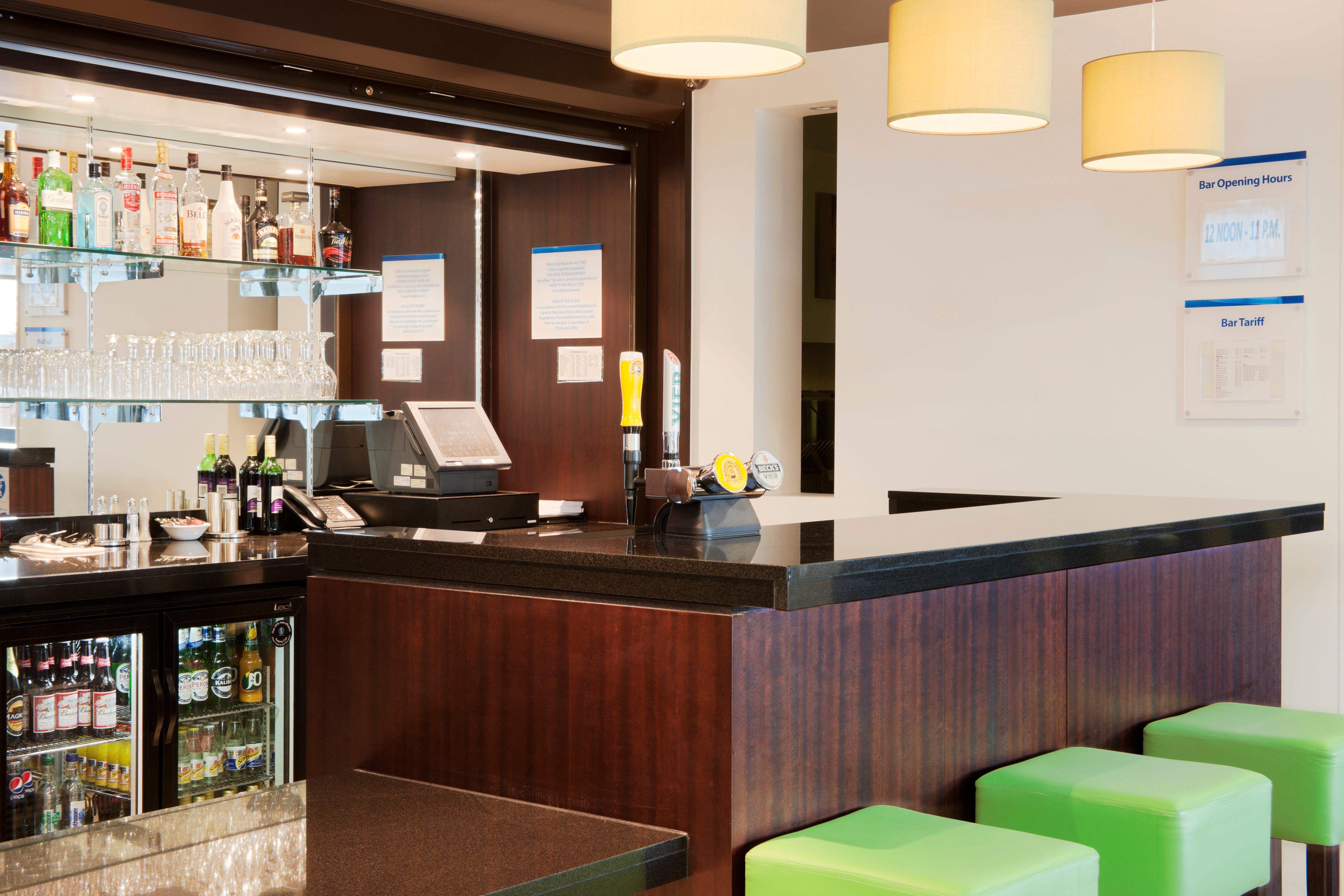 Holiday Inn Express Cambridge Duxford M11 Jct 10 By Ihg Ngoại thất bức ảnh