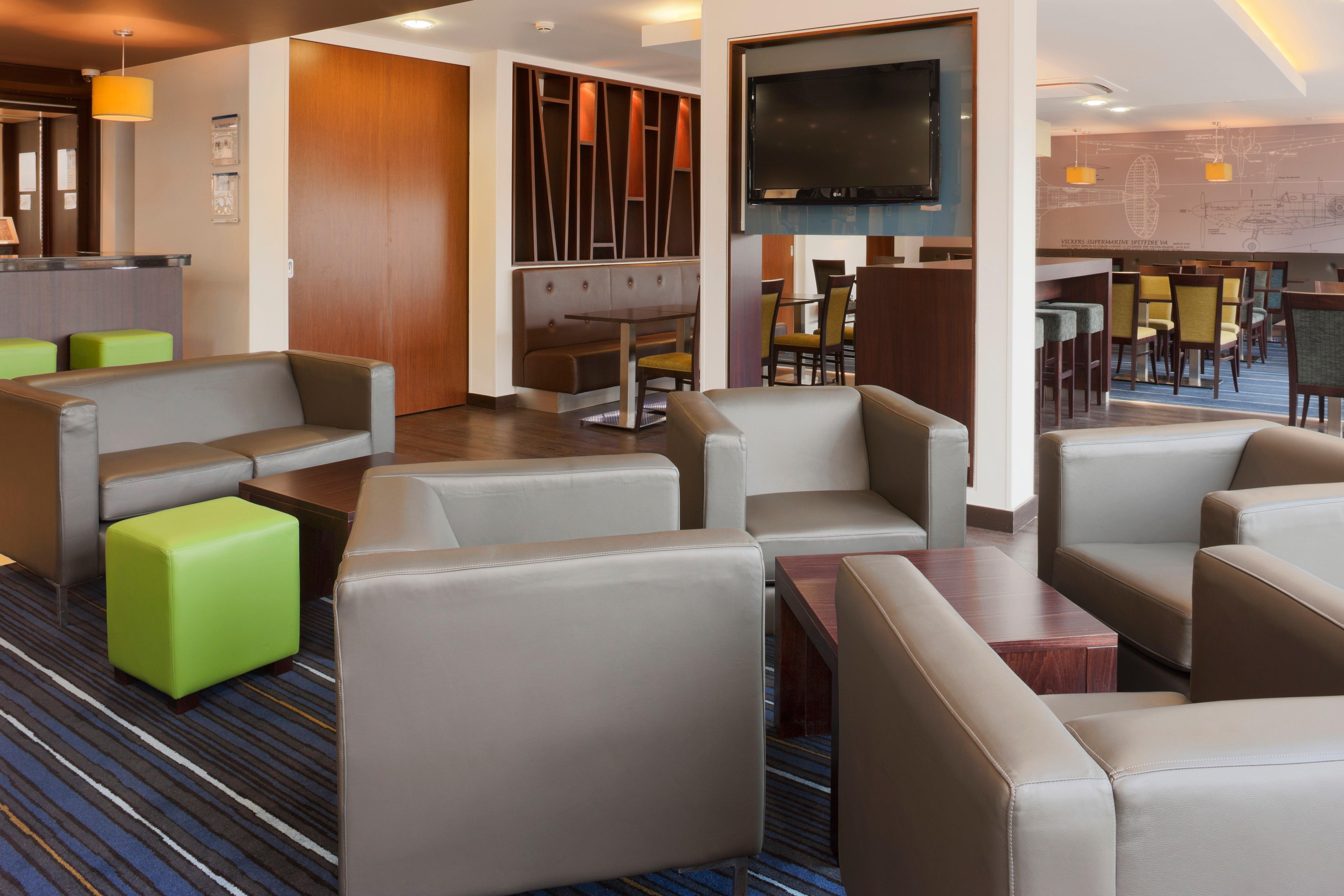 Holiday Inn Express Cambridge Duxford M11 Jct 10 By Ihg Ngoại thất bức ảnh