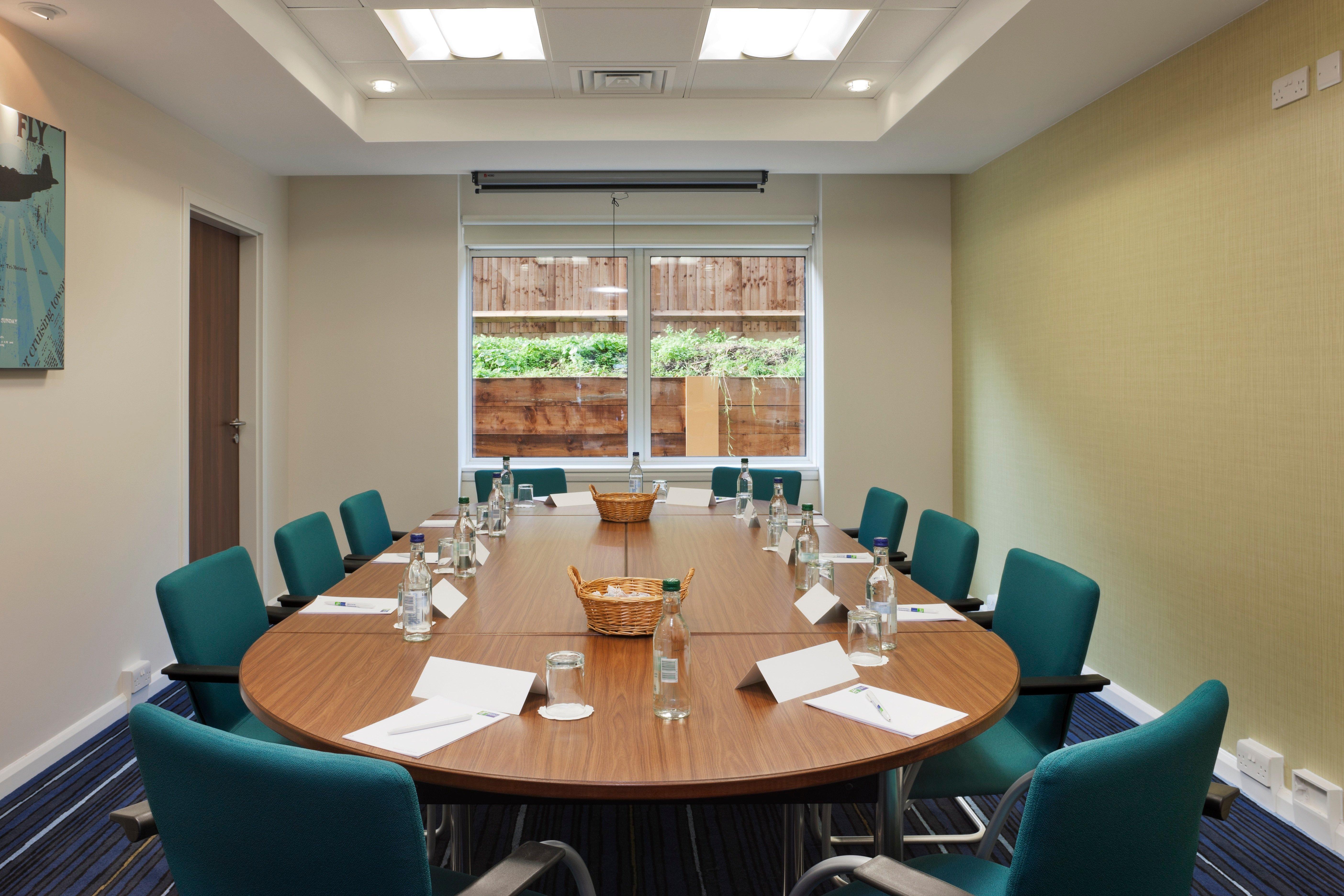 Holiday Inn Express Cambridge Duxford M11 Jct 10 By Ihg Ngoại thất bức ảnh