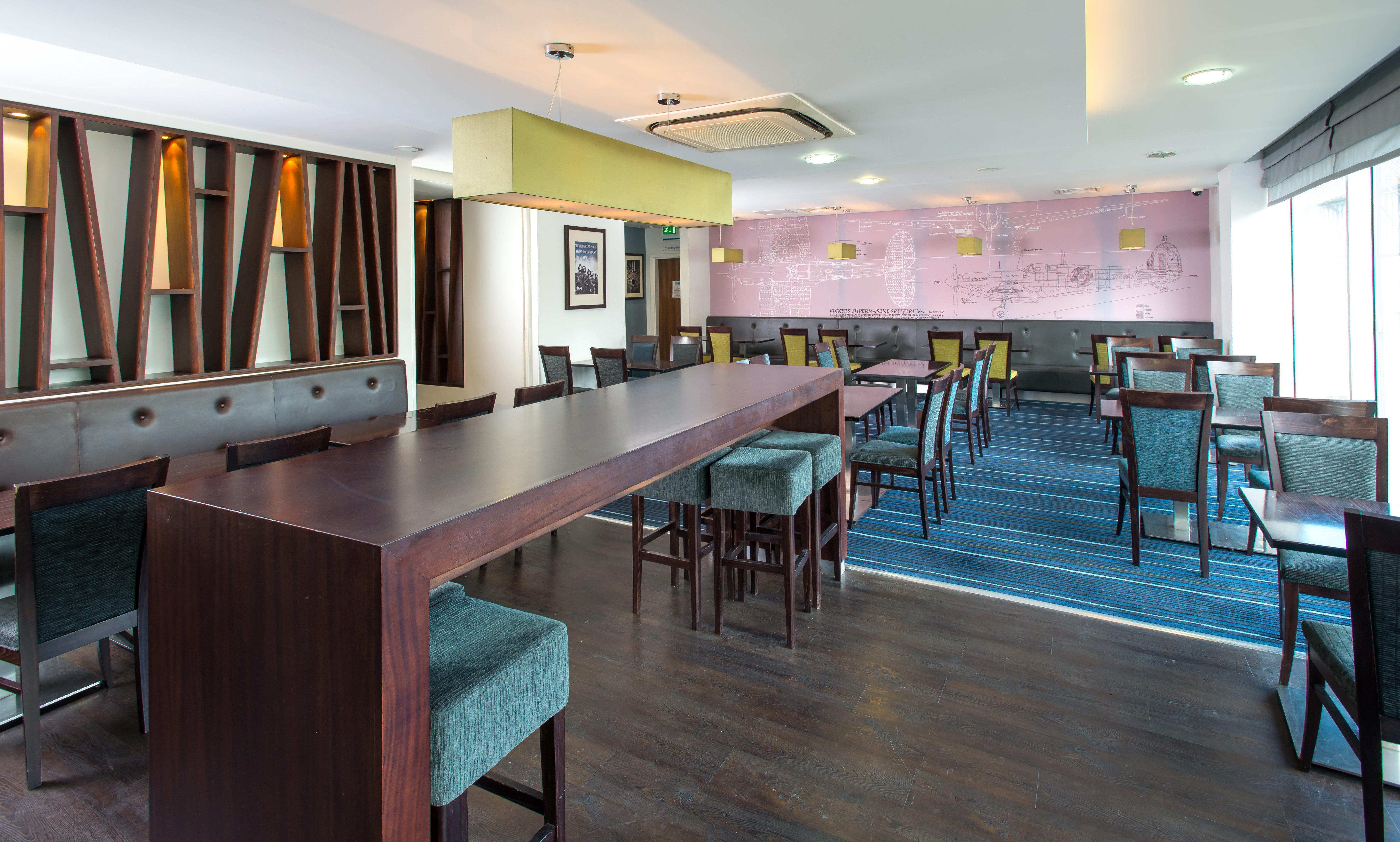 Holiday Inn Express Cambridge Duxford M11 Jct 10 By Ihg Ngoại thất bức ảnh