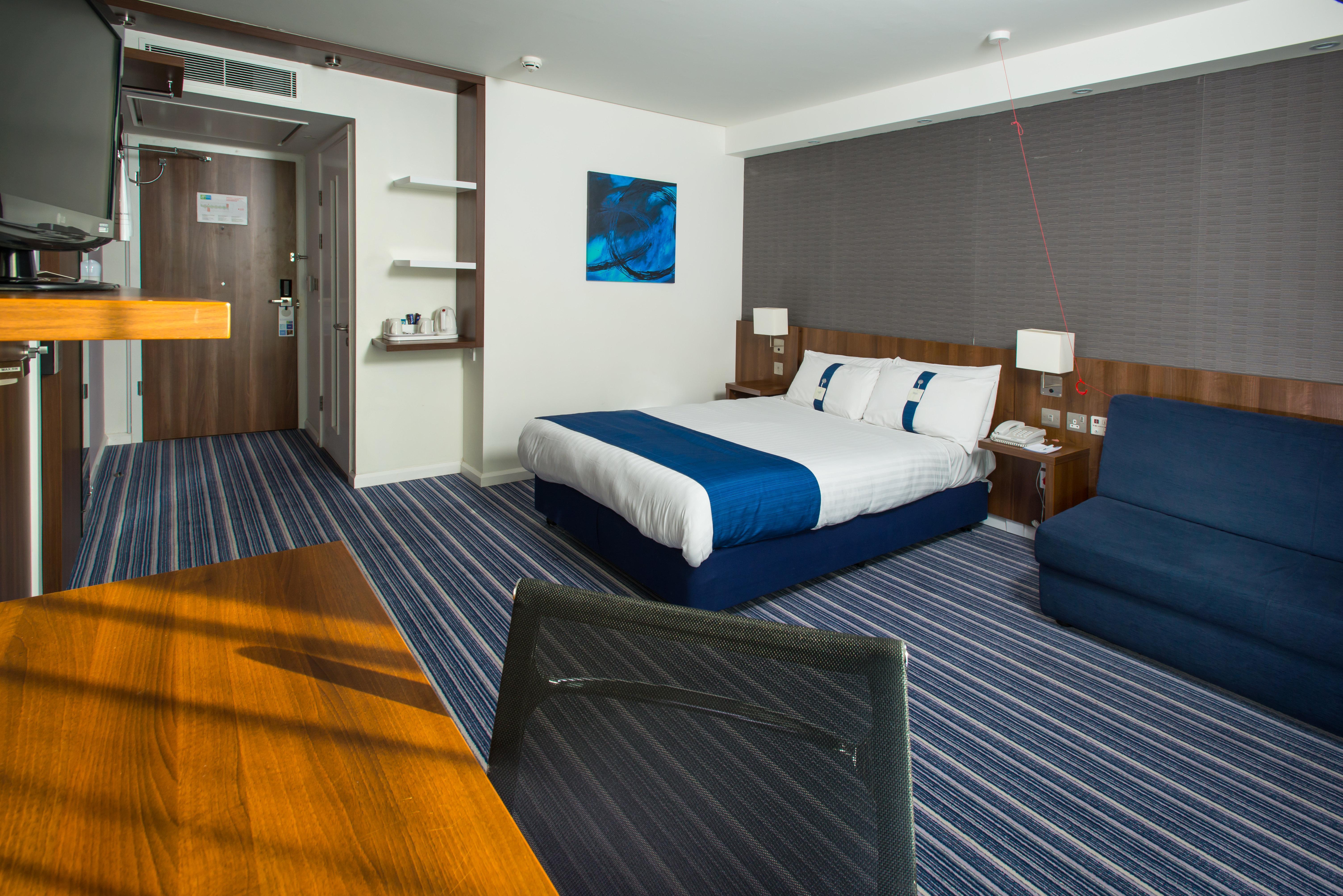 Holiday Inn Express Cambridge Duxford M11 Jct 10 By Ihg Ngoại thất bức ảnh