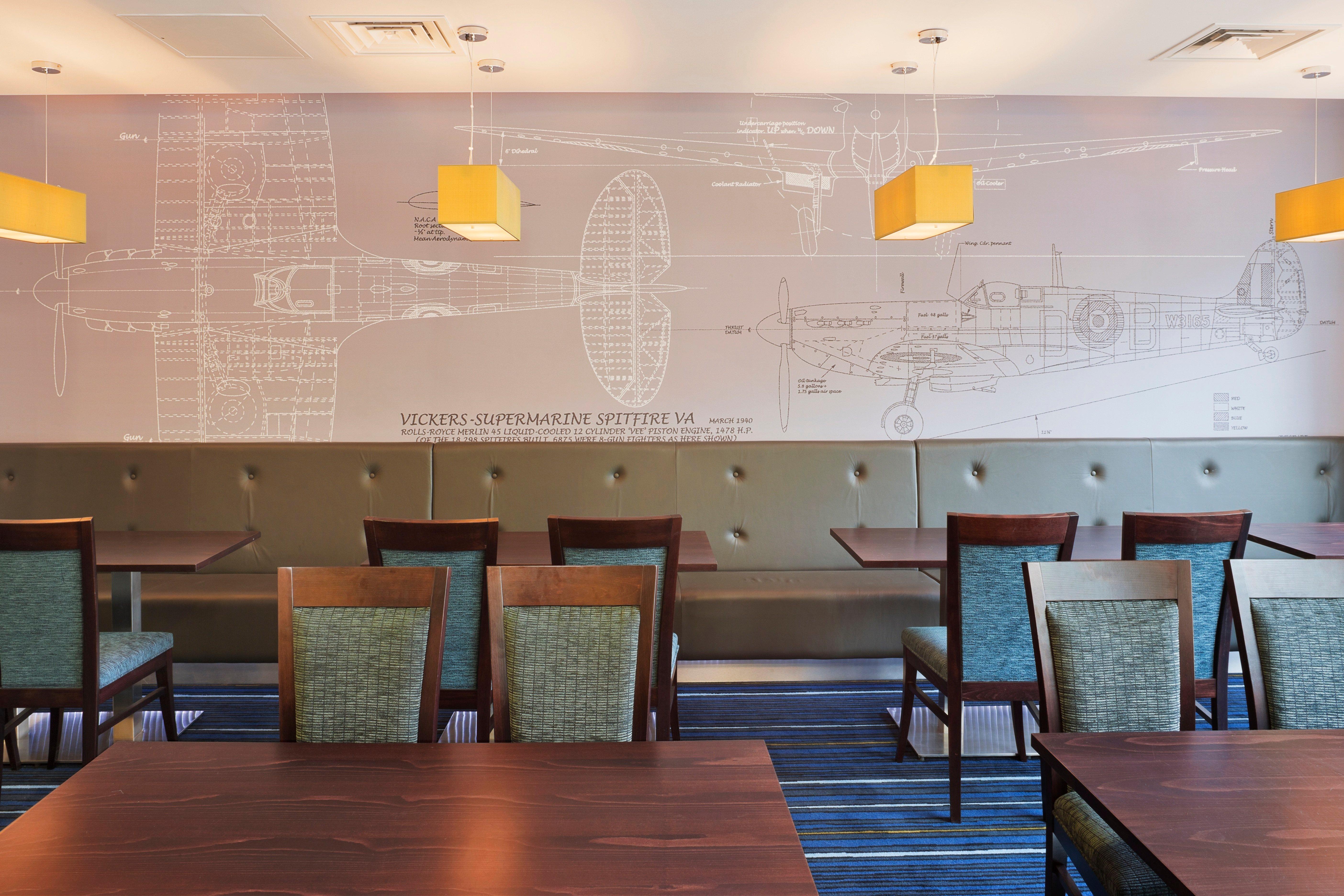 Holiday Inn Express Cambridge Duxford M11 Jct 10 By Ihg Ngoại thất bức ảnh