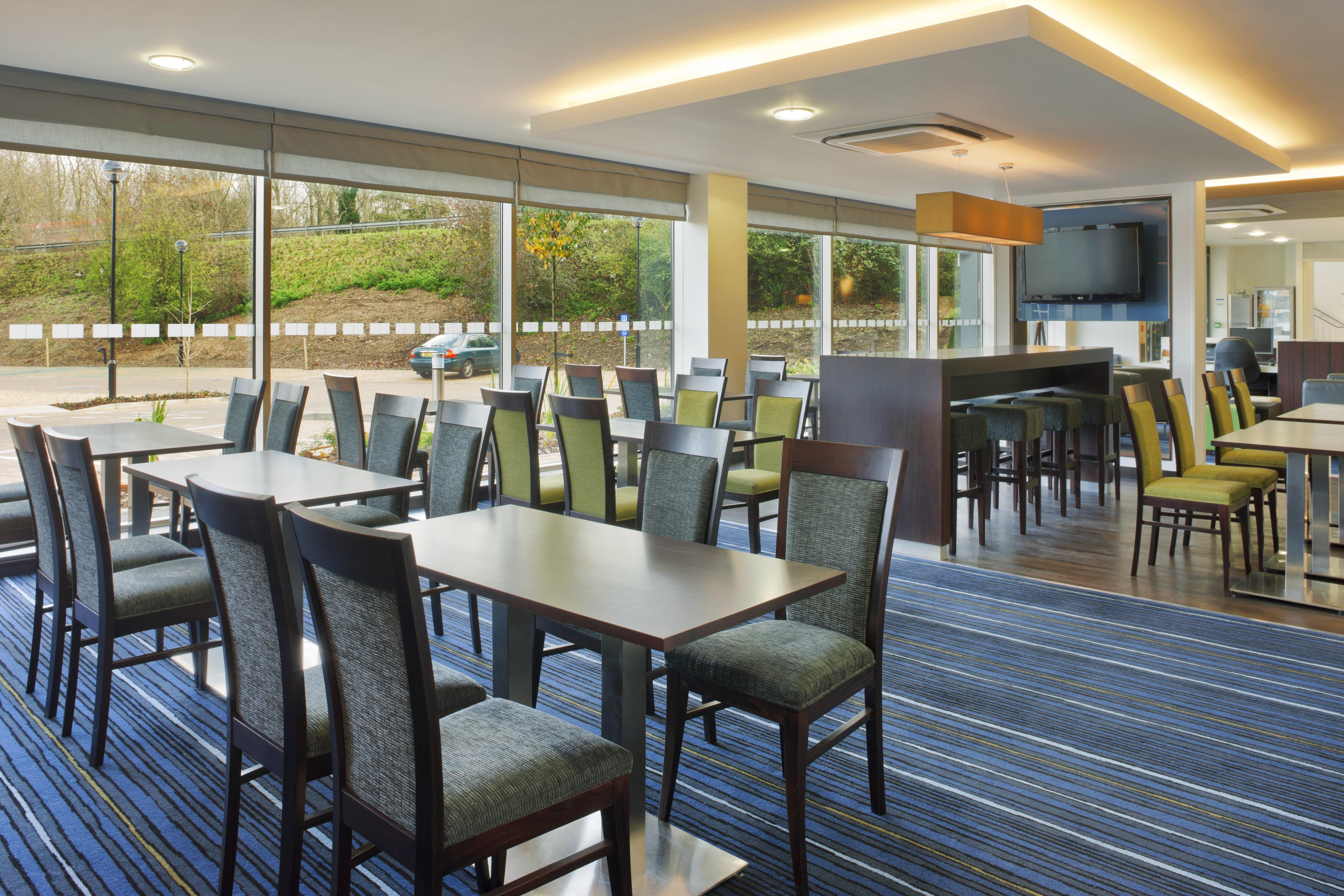 Holiday Inn Express Cambridge Duxford M11 Jct 10 By Ihg Ngoại thất bức ảnh