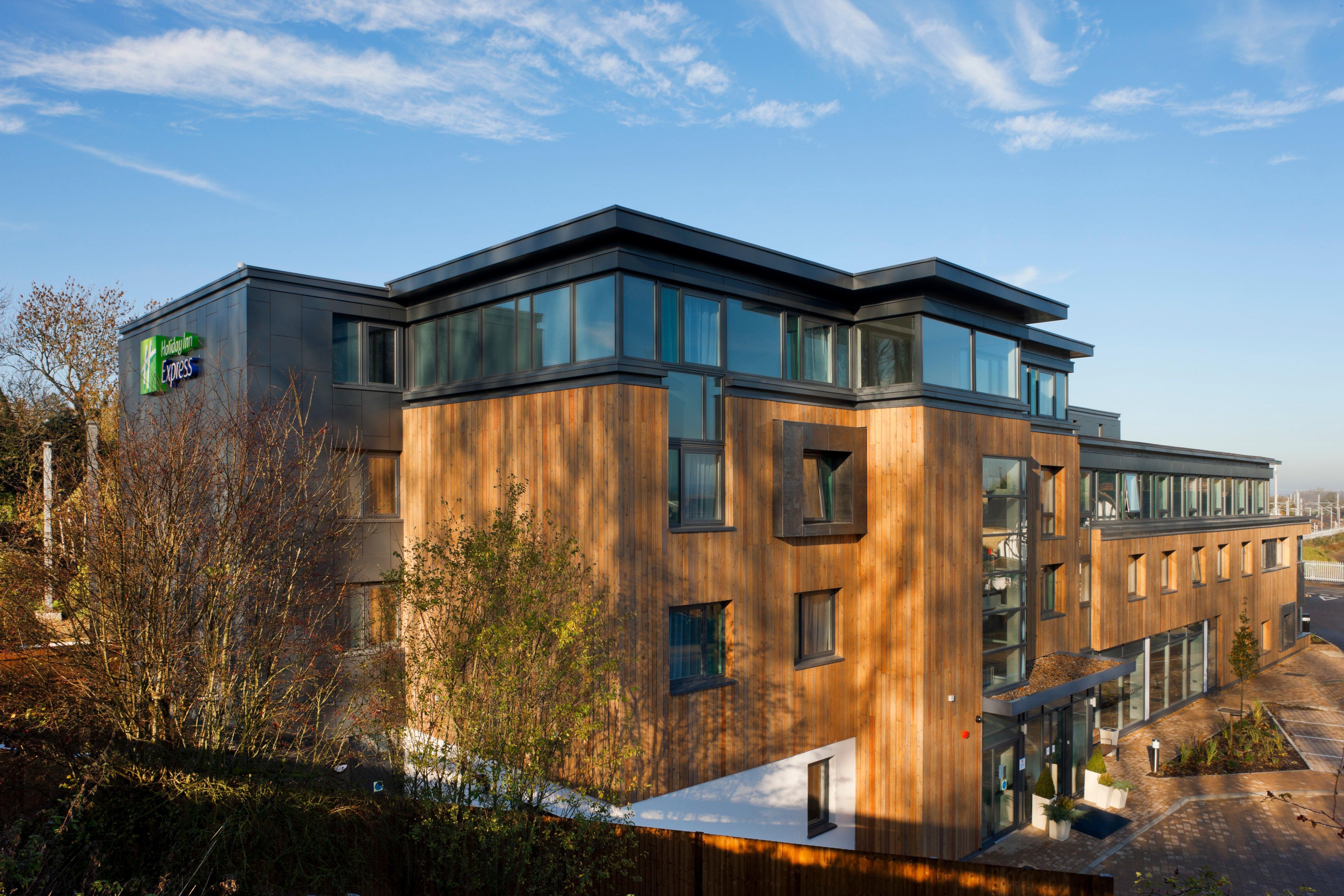 Holiday Inn Express Cambridge Duxford M11 Jct 10 By Ihg Ngoại thất bức ảnh
