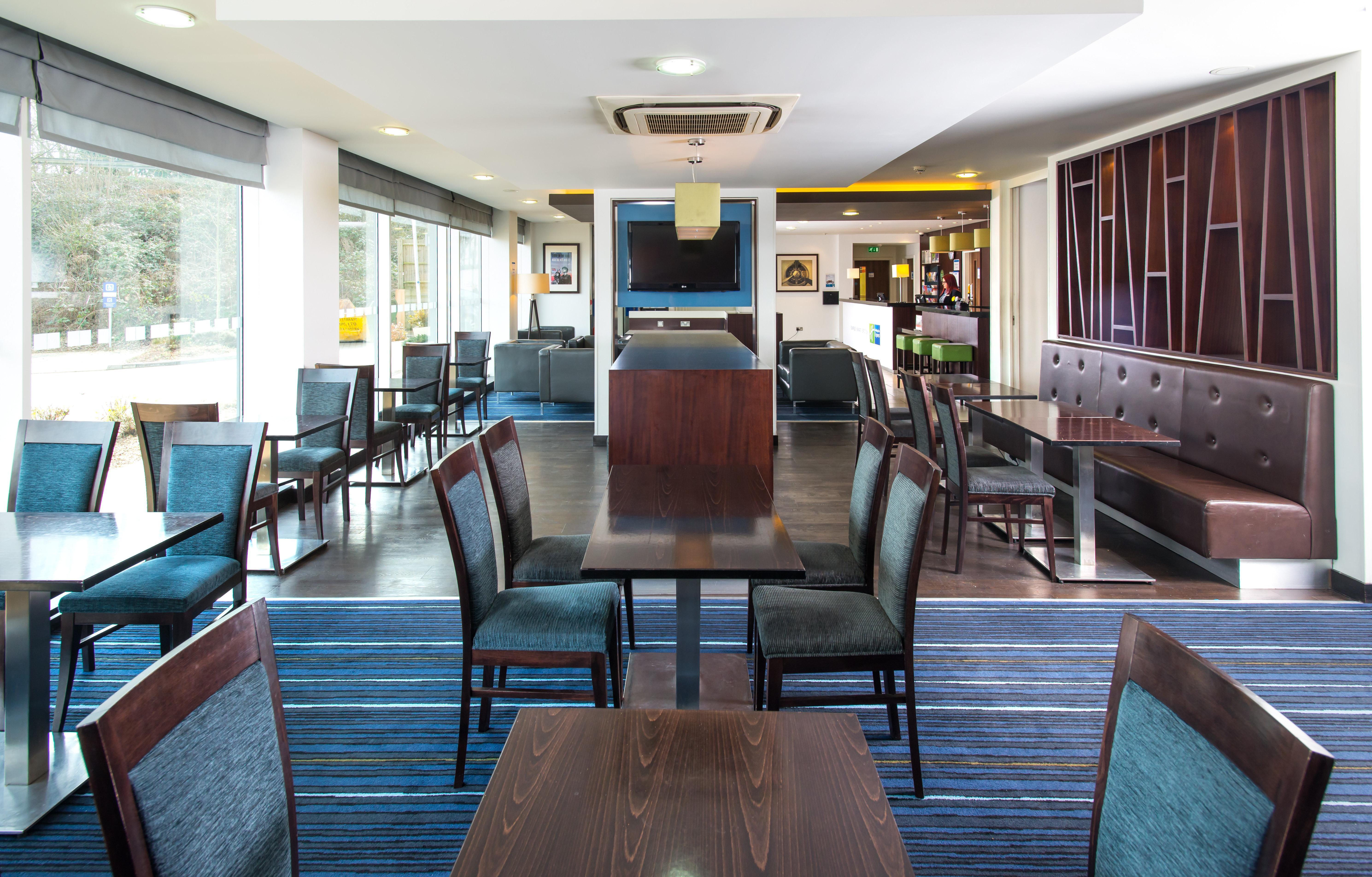 Holiday Inn Express Cambridge Duxford M11 Jct 10 By Ihg Ngoại thất bức ảnh