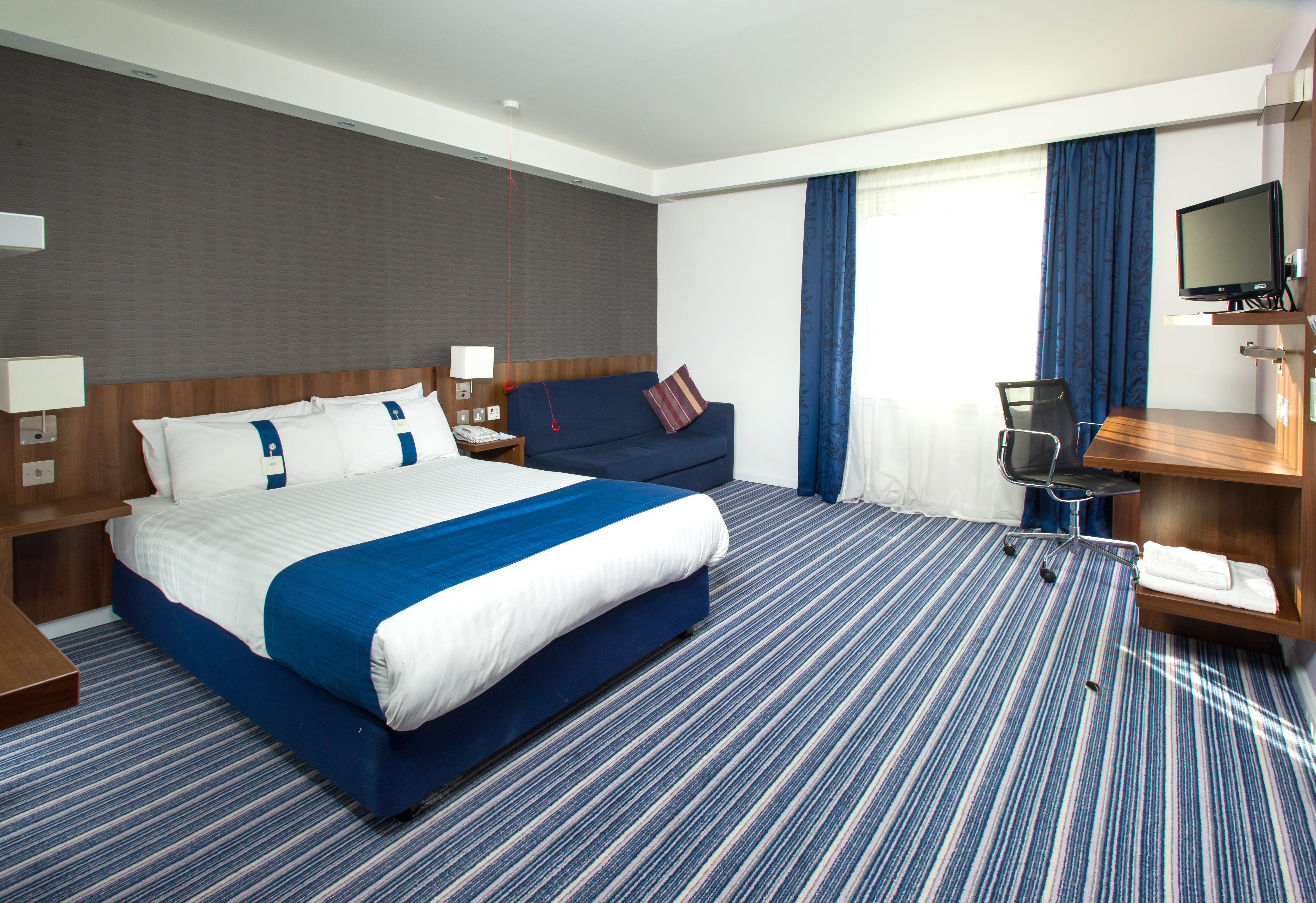 Holiday Inn Express Cambridge Duxford M11 Jct 10 By Ihg Ngoại thất bức ảnh