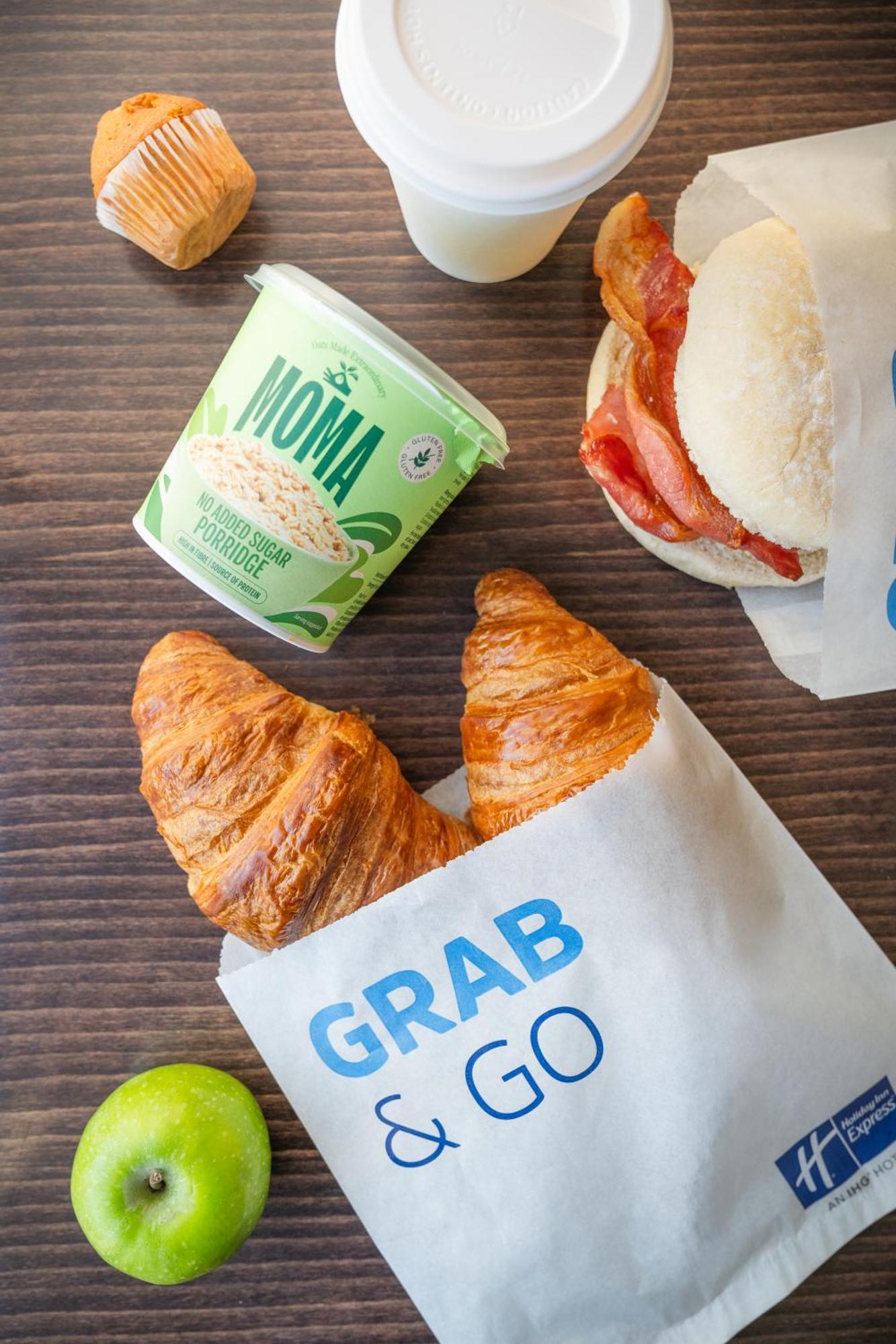 Holiday Inn Express Cambridge Duxford M11 Jct 10 By Ihg Ngoại thất bức ảnh