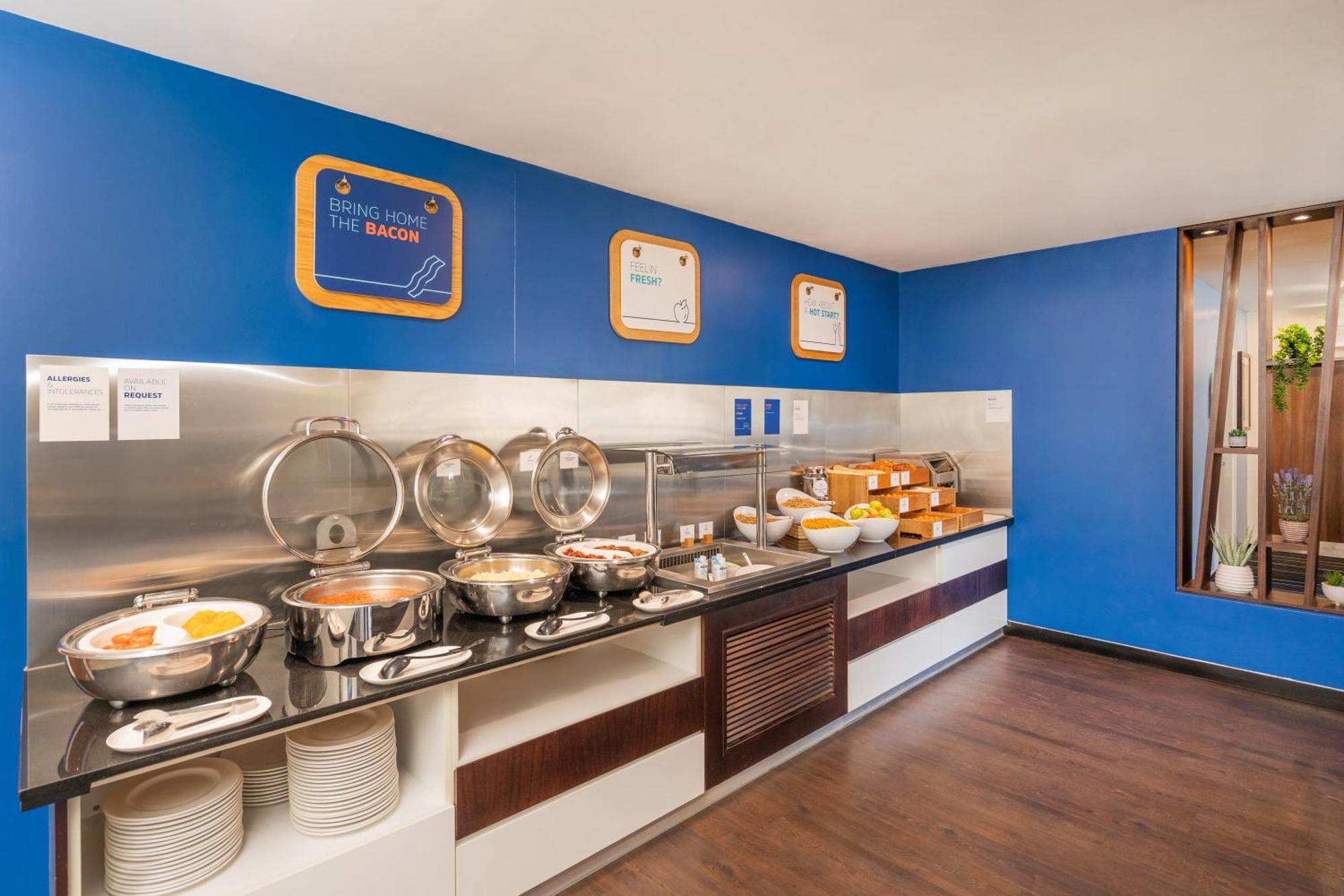 Holiday Inn Express Cambridge Duxford M11 Jct 10 By Ihg Ngoại thất bức ảnh
