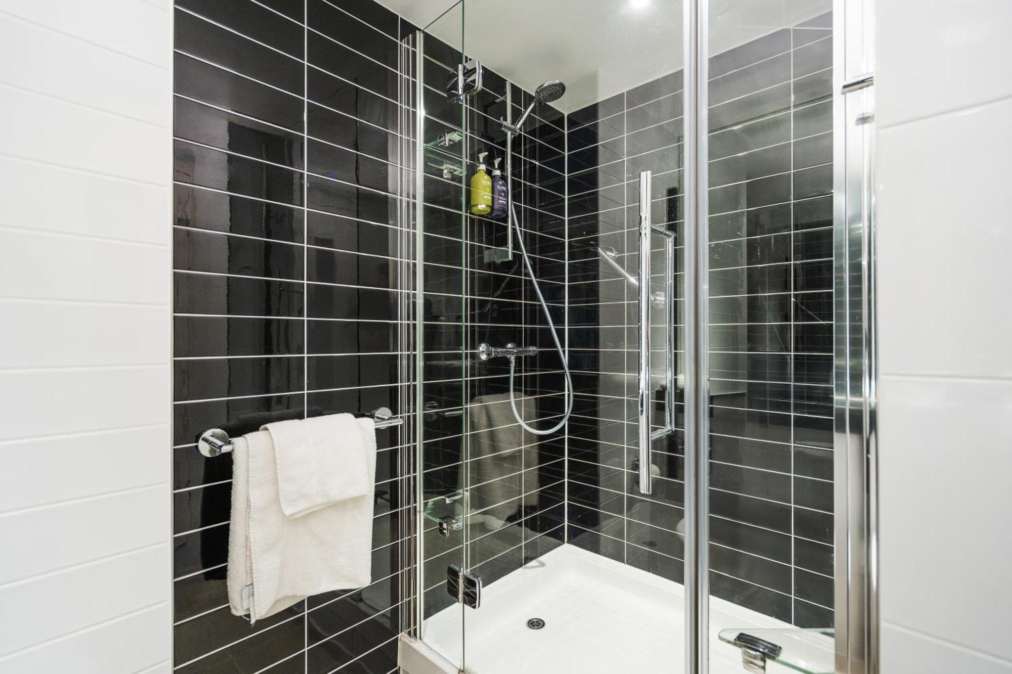 Holiday Inn Express Cambridge Duxford M11 Jct 10 By Ihg Ngoại thất bức ảnh