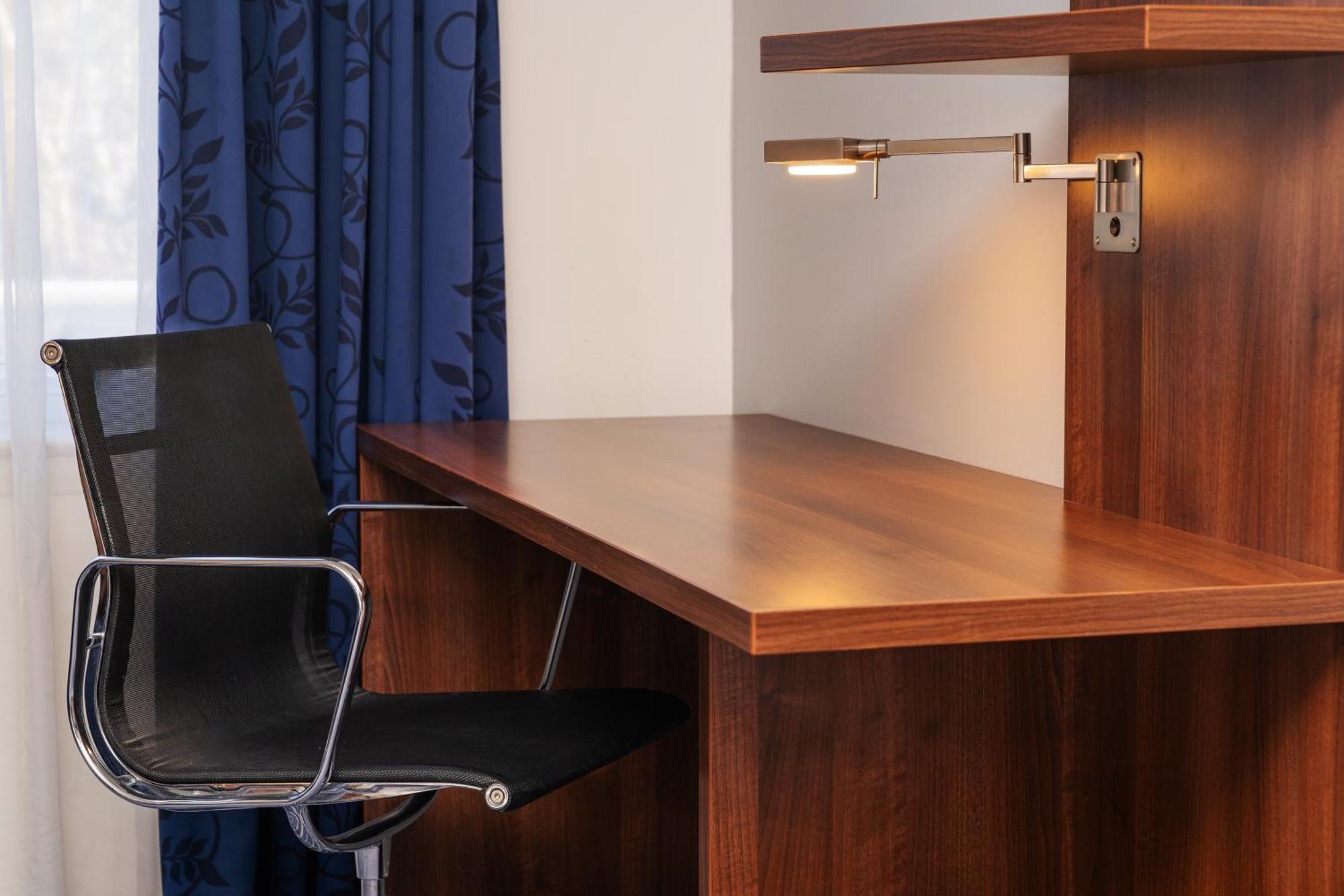 Holiday Inn Express Cambridge Duxford M11 Jct 10 By Ihg Ngoại thất bức ảnh