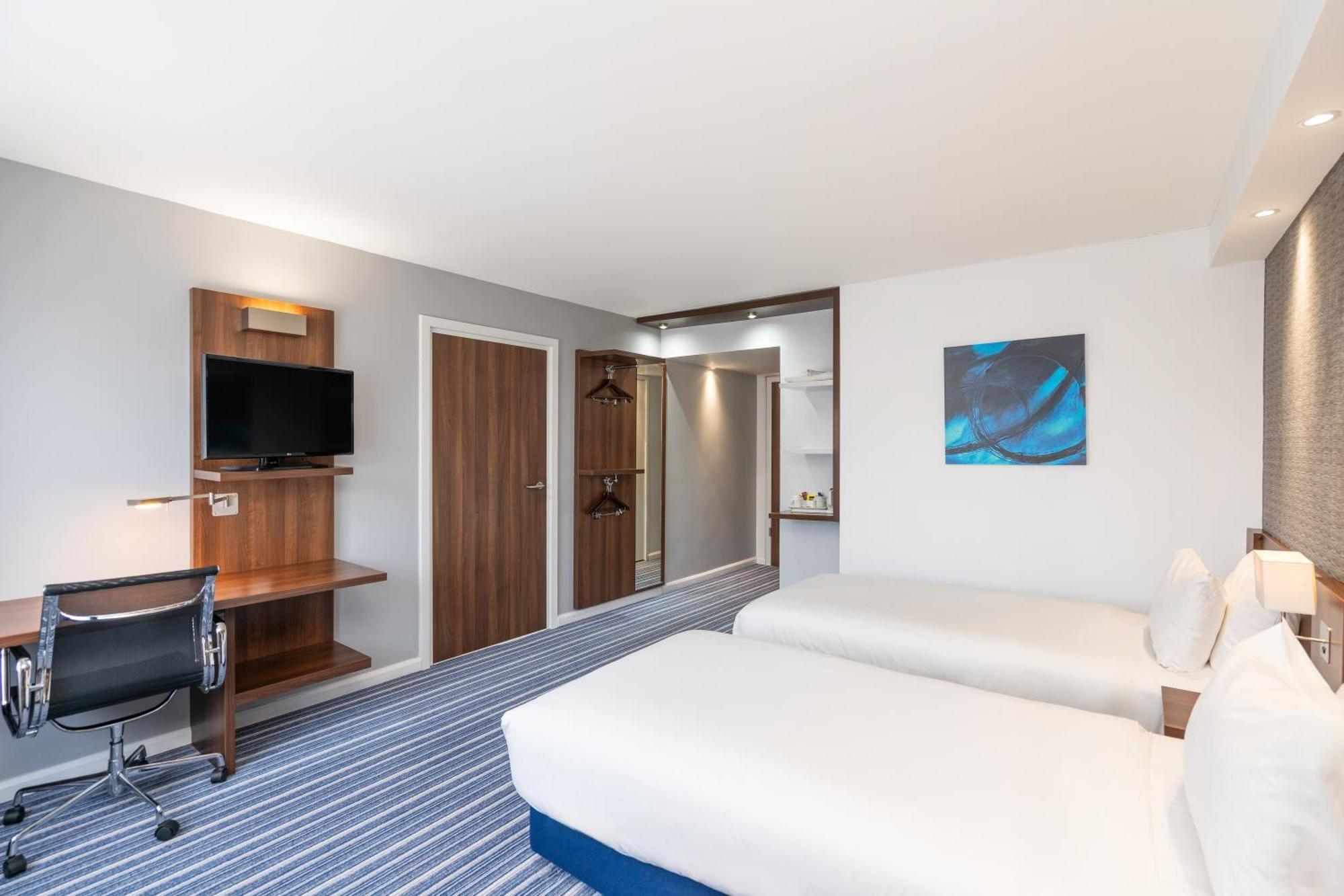 Holiday Inn Express Cambridge Duxford M11 Jct 10 By Ihg Ngoại thất bức ảnh