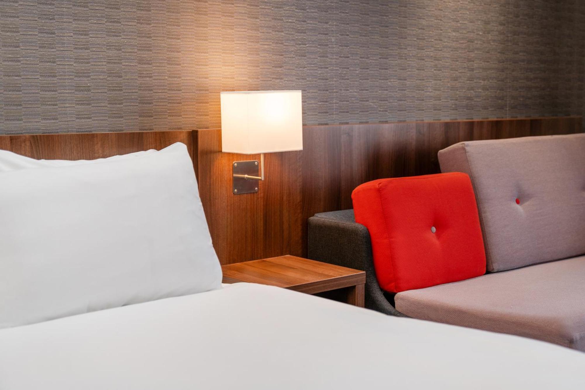 Holiday Inn Express Cambridge Duxford M11 Jct 10 By Ihg Ngoại thất bức ảnh