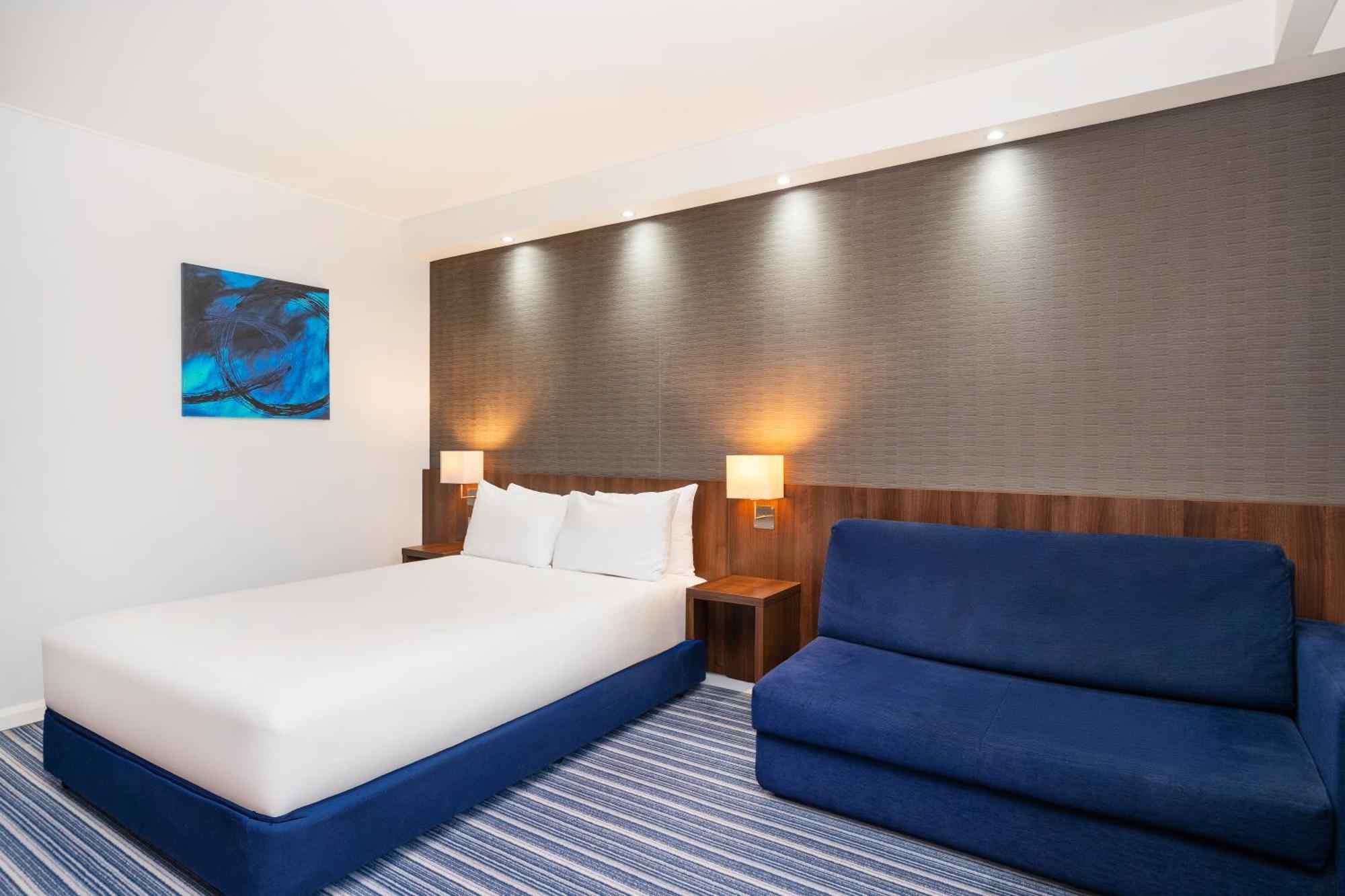 Holiday Inn Express Cambridge Duxford M11 Jct 10 By Ihg Ngoại thất bức ảnh