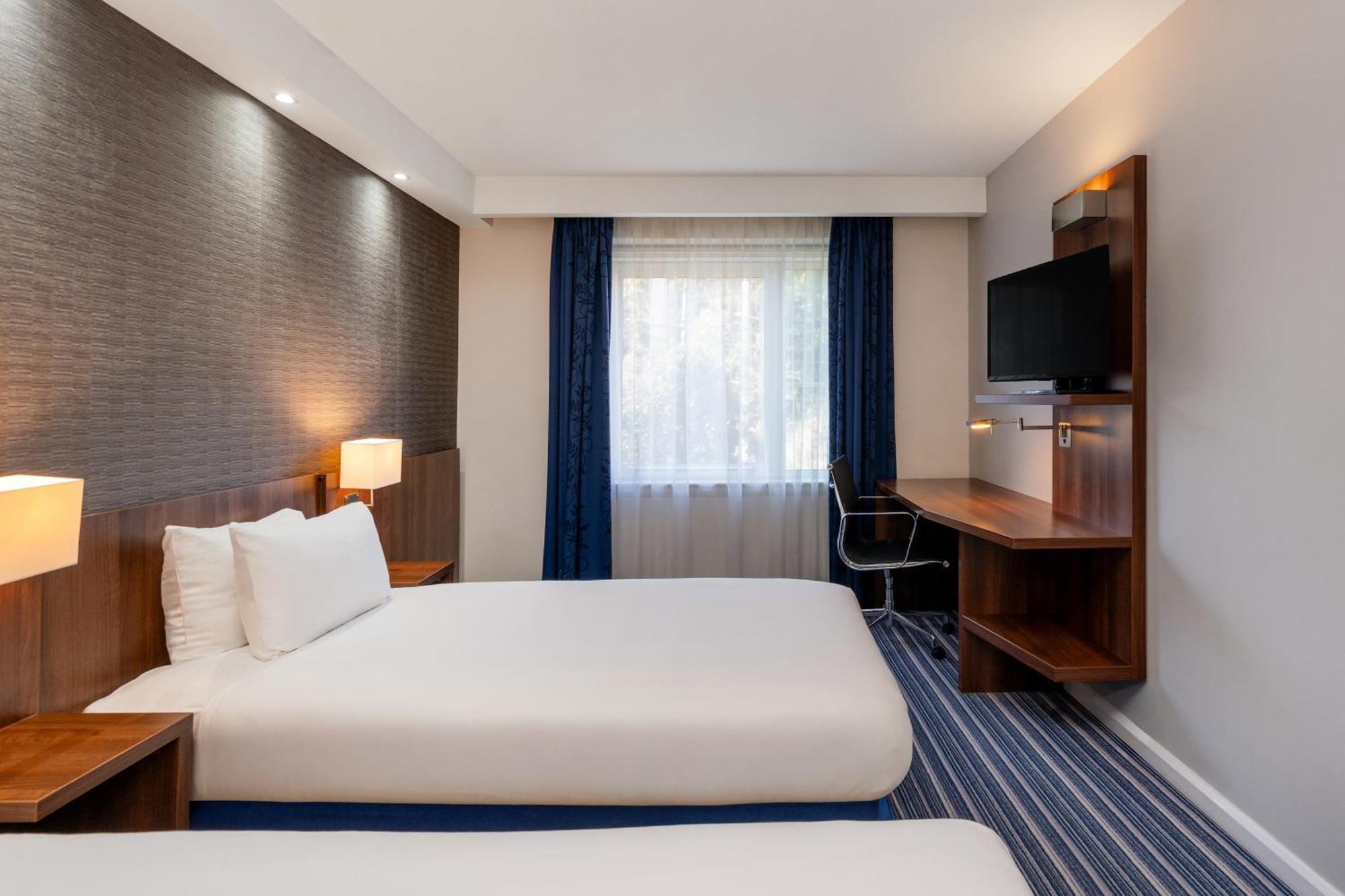 Holiday Inn Express Cambridge Duxford M11 Jct 10 By Ihg Ngoại thất bức ảnh