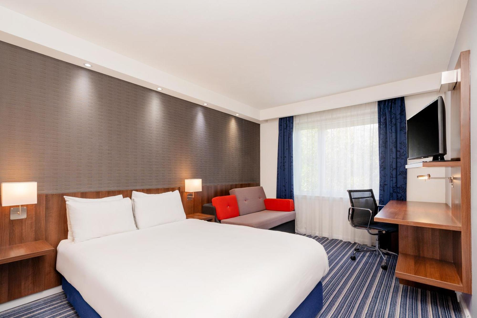 Holiday Inn Express Cambridge Duxford M11 Jct 10 By Ihg Ngoại thất bức ảnh