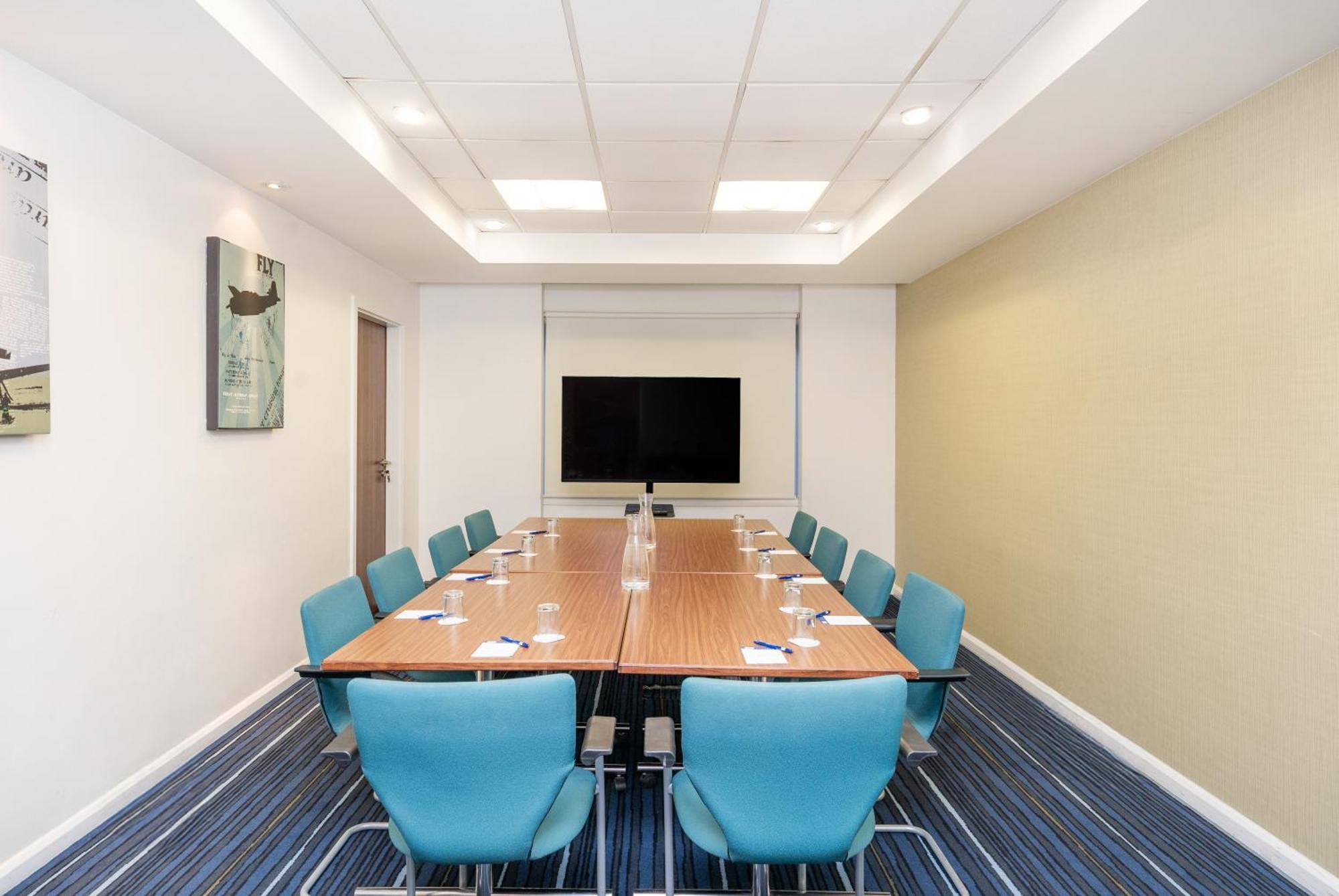 Holiday Inn Express Cambridge Duxford M11 Jct 10 By Ihg Ngoại thất bức ảnh