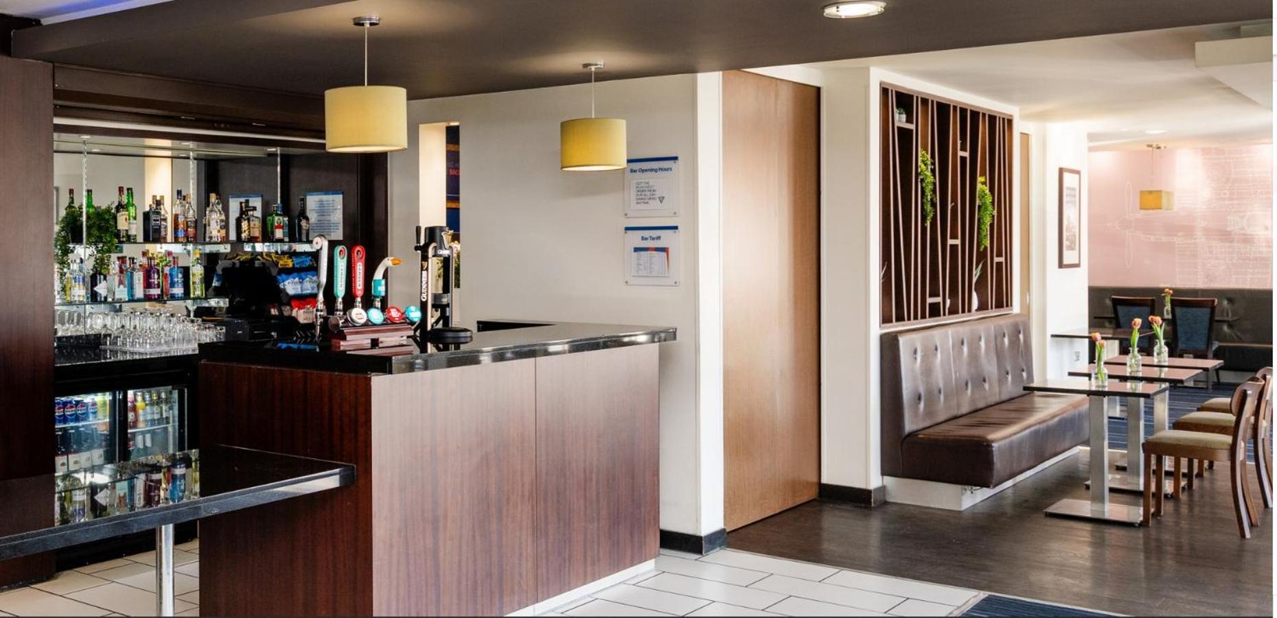 Holiday Inn Express Cambridge Duxford M11 Jct 10 By Ihg Ngoại thất bức ảnh
