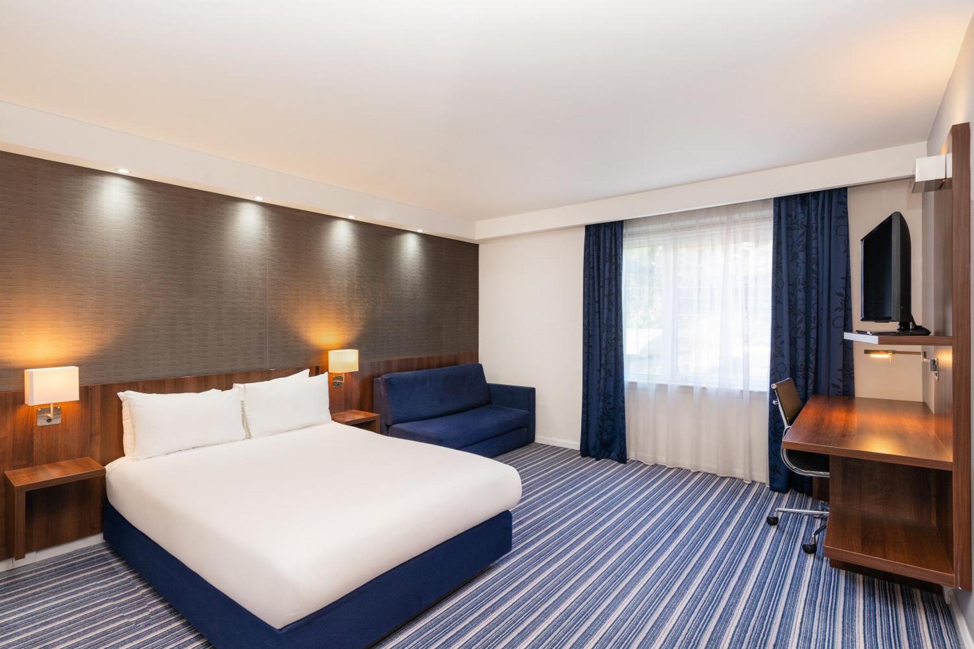 Holiday Inn Express Cambridge Duxford M11 Jct 10 By Ihg Ngoại thất bức ảnh