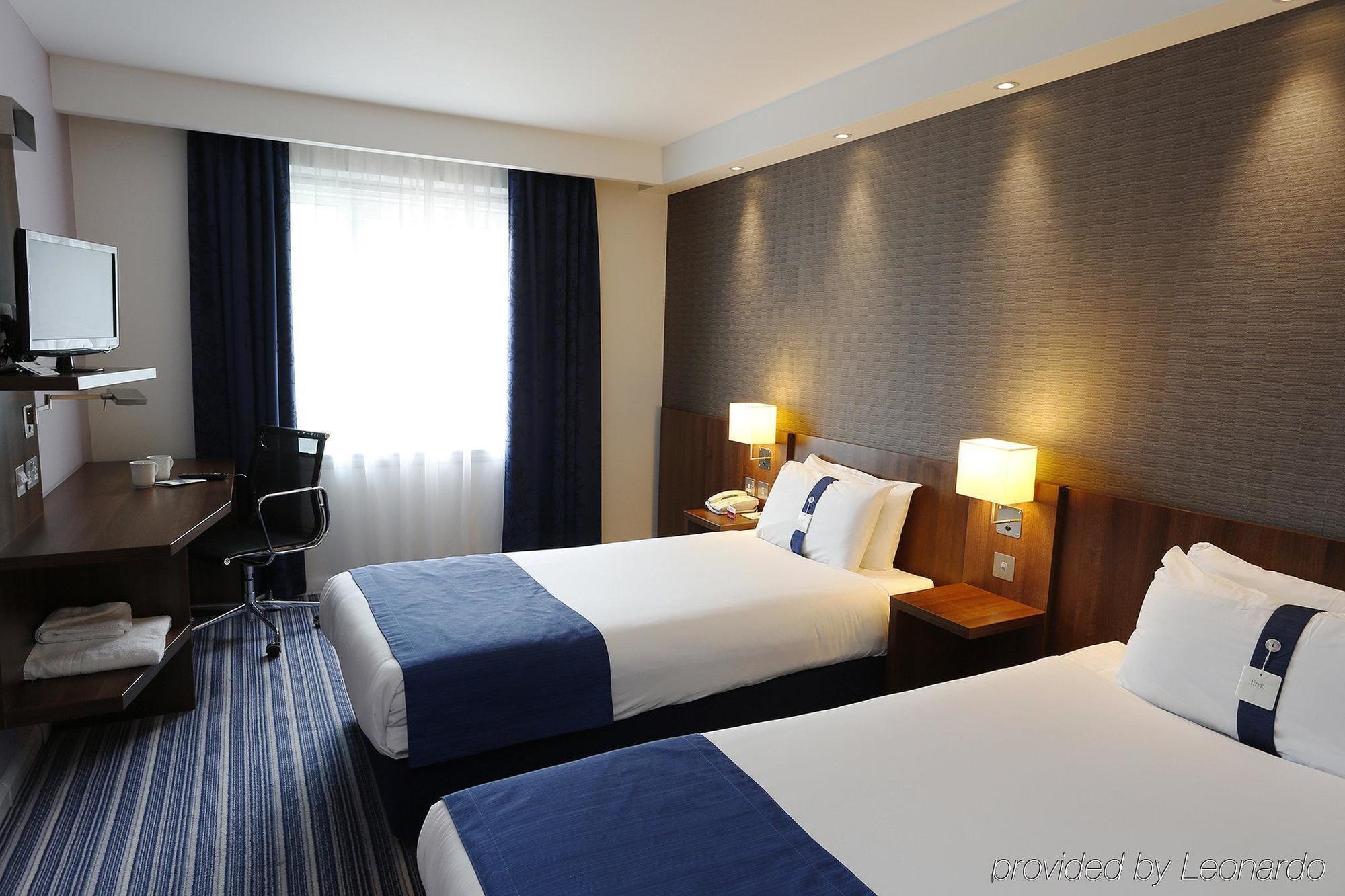 Holiday Inn Express Cambridge Duxford M11 Jct 10 By Ihg Ngoại thất bức ảnh
