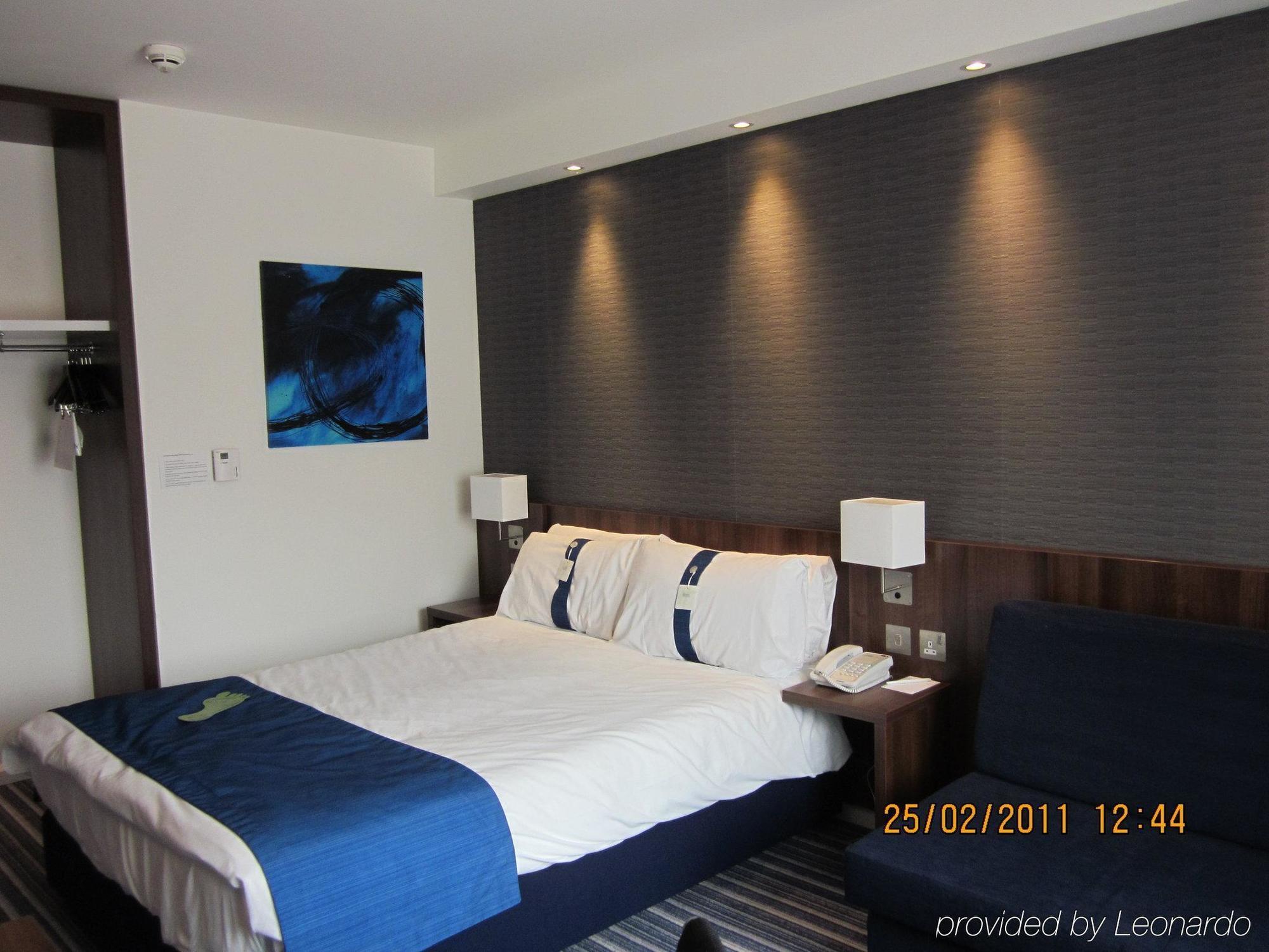 Holiday Inn Express Cambridge Duxford M11 Jct 10 By Ihg Ngoại thất bức ảnh