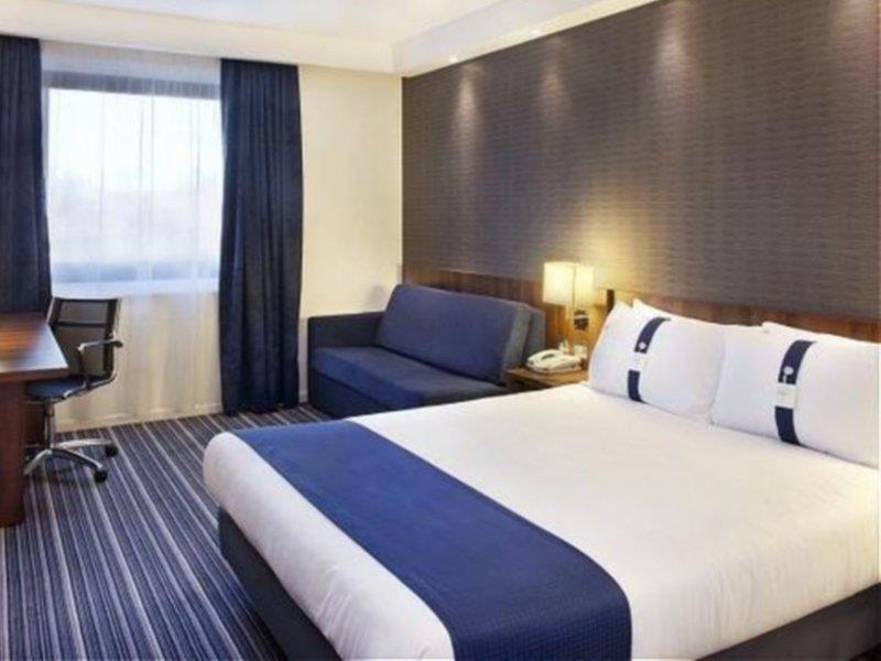 Holiday Inn Express Cambridge Duxford M11 Jct 10 By Ihg Ngoại thất bức ảnh