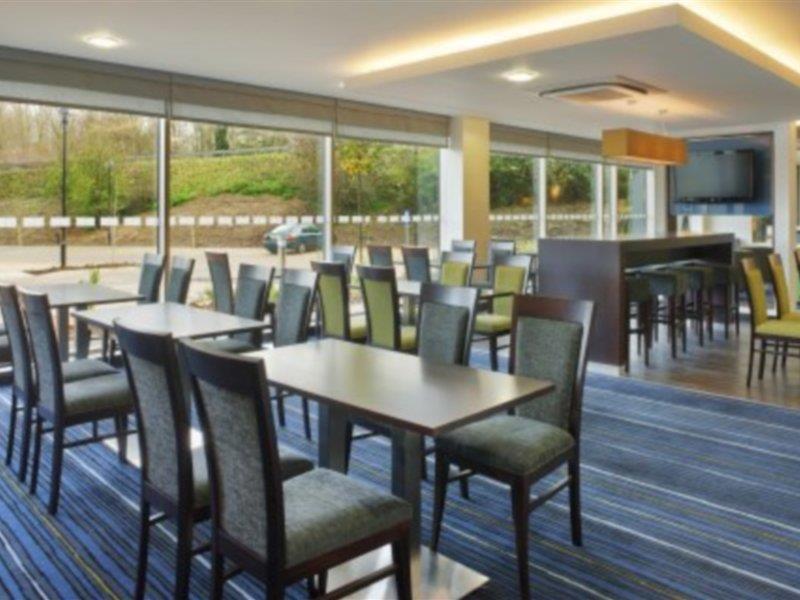 Holiday Inn Express Cambridge Duxford M11 Jct 10 By Ihg Ngoại thất bức ảnh
