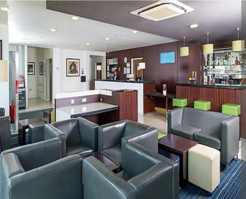 Holiday Inn Express Cambridge Duxford M11 Jct 10 By Ihg Ngoại thất bức ảnh