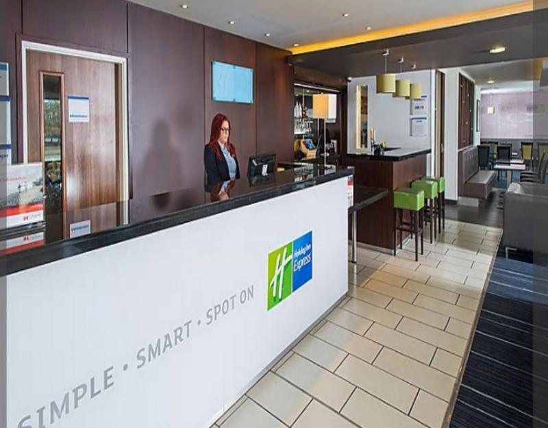 Holiday Inn Express Cambridge Duxford M11 Jct 10 By Ihg Ngoại thất bức ảnh
