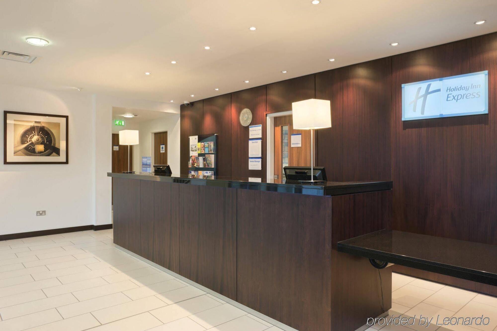 Holiday Inn Express Cambridge Duxford M11 Jct 10 By Ihg Ngoại thất bức ảnh
